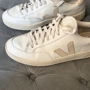 Veja V-12 leather Sneakers with tan /off white detail